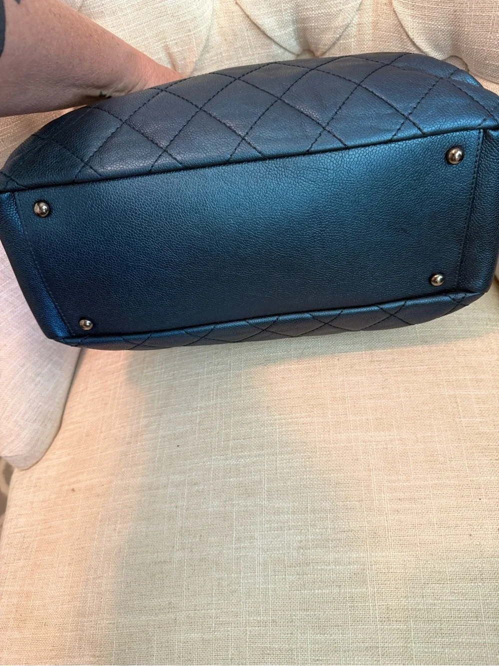 CHANEL elegant shoulder